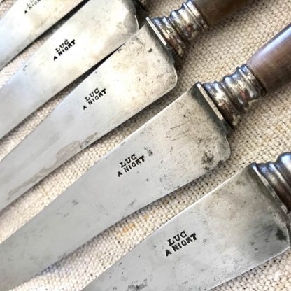 Couteaux anciens en corne et acier