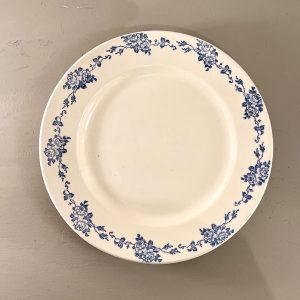 Assiette bleue, Faïence des Rochers