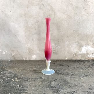 Vase soliflore en opaline rose et blanche