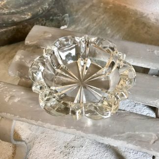 Cendrier en verre vintage en forme de rosace