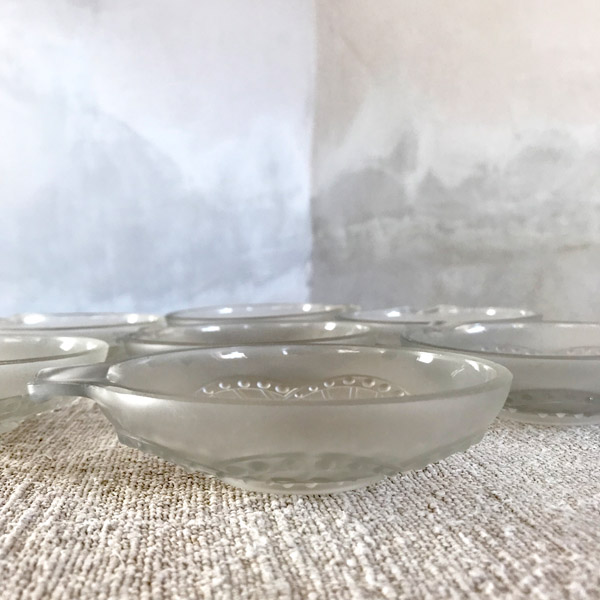 6 coupelles anciennes à dessert décor géométrique sur fond d 6 coupelles anciennes à dessert décor géométrique sur fond d