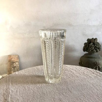Vase ancien en verre à décor de drapés