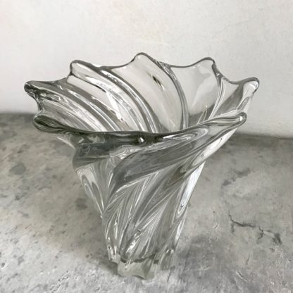 Grand vase en cristal torsadé