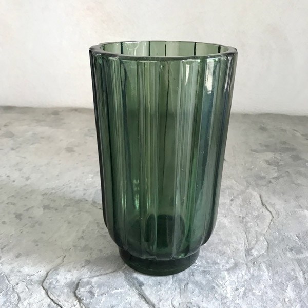Vase en verre vert vintage