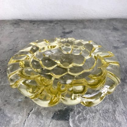 Cendrier en cristal champagne, motif nid d'abeilles, signé Pierre d'Avesn