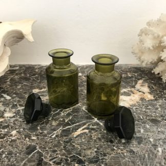 Flacons à pharmacie ou d'apothicaire en verre vert avec bouchon