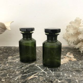Flacons à pharmacie ou d'apothicaire en verre vert avec bouchon