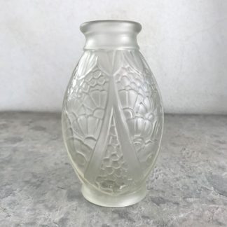 vase Art Déco signé Joma en verre pressé moulé opalescent