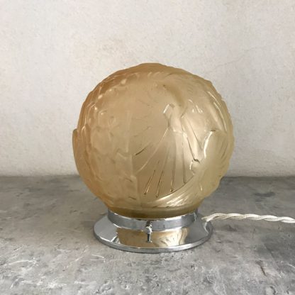 lampe globe Art Déco signé Muller Frères Lunéville, modèle "Aux paons"