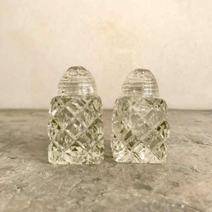 SALIÉRE ET POIVRIÉRE argent massif et cristal F. Nicoud EUR 139,00 SALIÉRE ET POIVRIÉRE argent massif et cristal F. Nicoud EUR 139,00