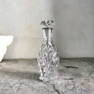 Flacon ou petite carafe en cristal Baccarat à décor d'écailles