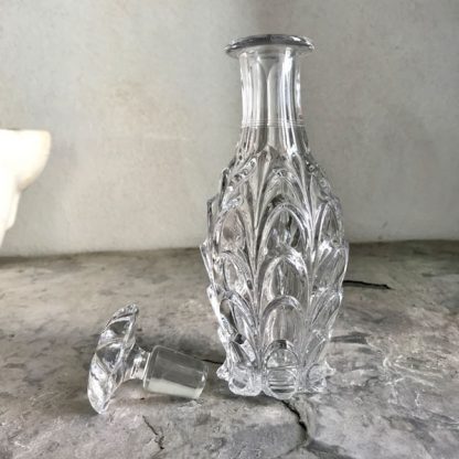 Flacon ou petite carafe en cristal Baccarat à décor d'écailles