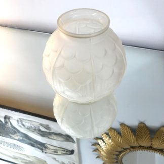Vase boule Art Déco en verre dépoli