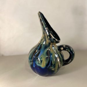 Pichet en céramique bleu ocre