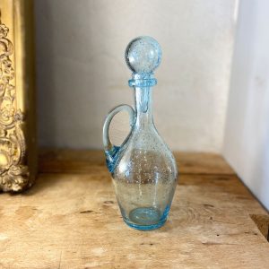 Carafe en verre soufflé bullé bleu