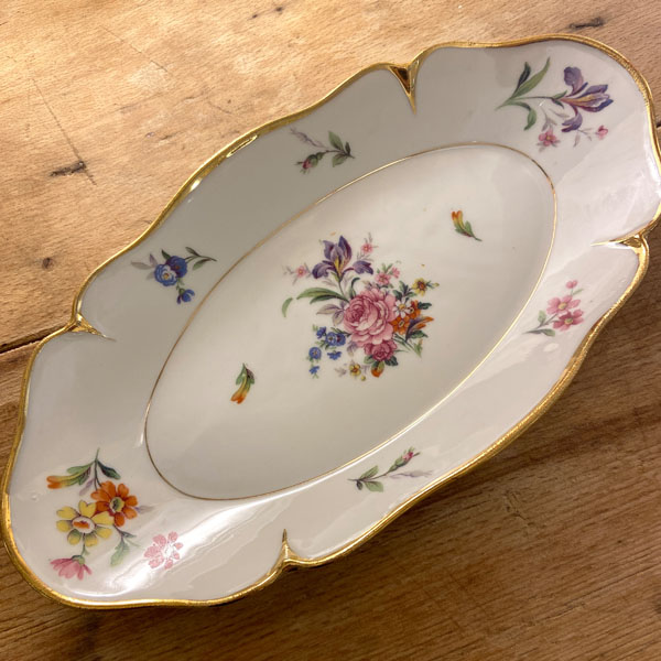 Plat à cake en porcelaine - Brocante et Déco Chic