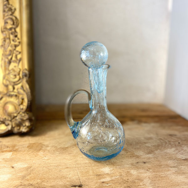 Petite carafe en verre