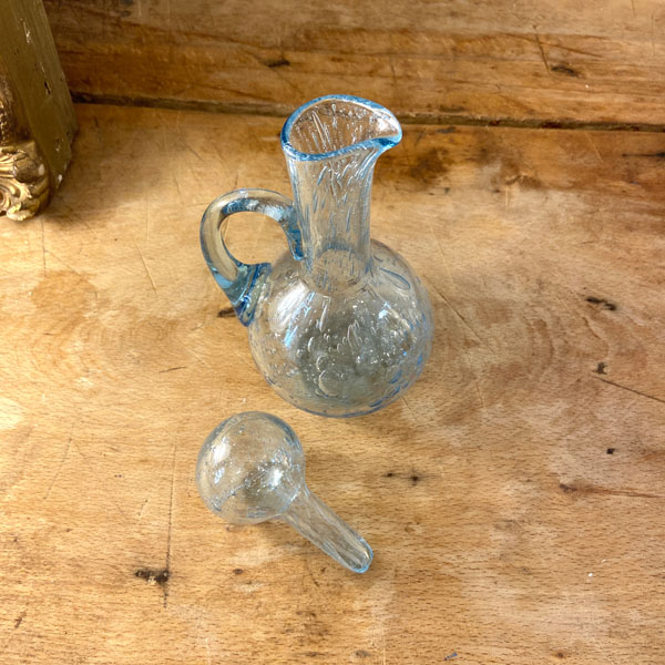 Carafe en verre granité bleu et or vintage - Rêve de Brocante