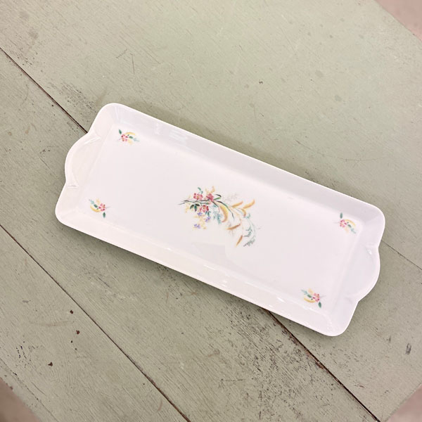 Plat à cake en porcelaine - Brocante et Déco Chic