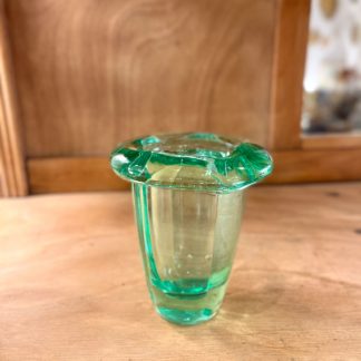 vase-cristal-teinte-vert-daum-1