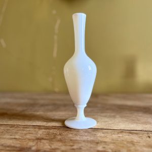 Vase soliflore en opaline